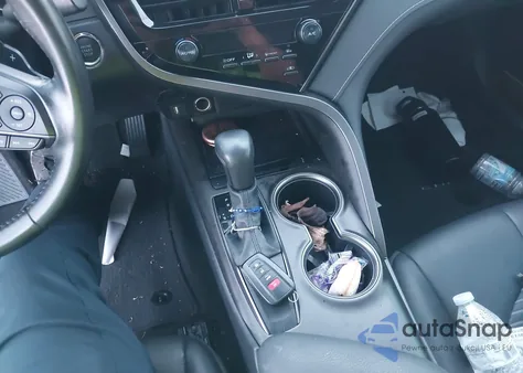 2021 Toyota Camry Se z USA, uszkodzony, nr VIN 4T1T11AK9MU485667